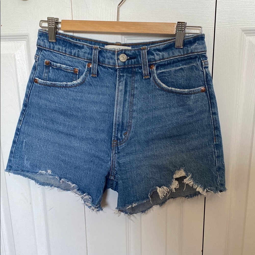 Abercrombie and Fitch high rise mom short